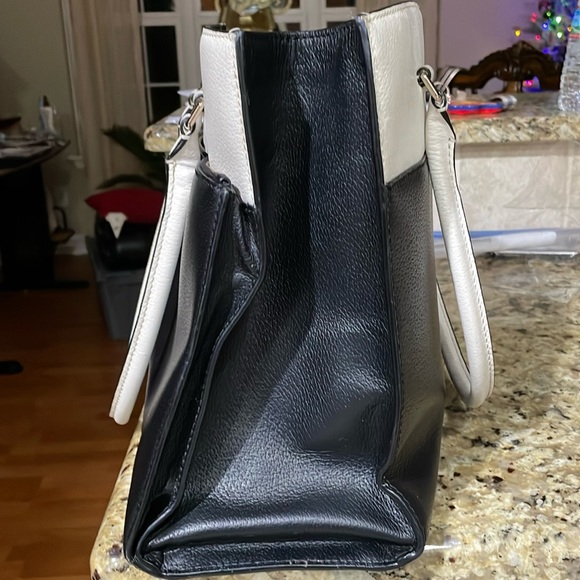 ♠️KATE SPADE cream and black genuine leather hand/shoulder bag.  OS - Picture 4 of 13